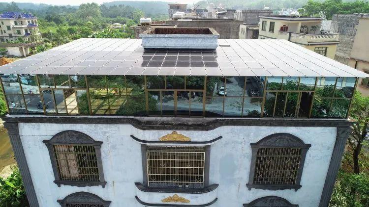 還在裝傳統(tǒng)陽光房？太傻了！如今大家都裝這個，美觀、環(huán)保還能賺錢！